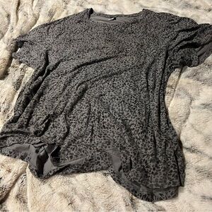 Old Navy Dark Gray Leopard Short Sleeve Tee XXL